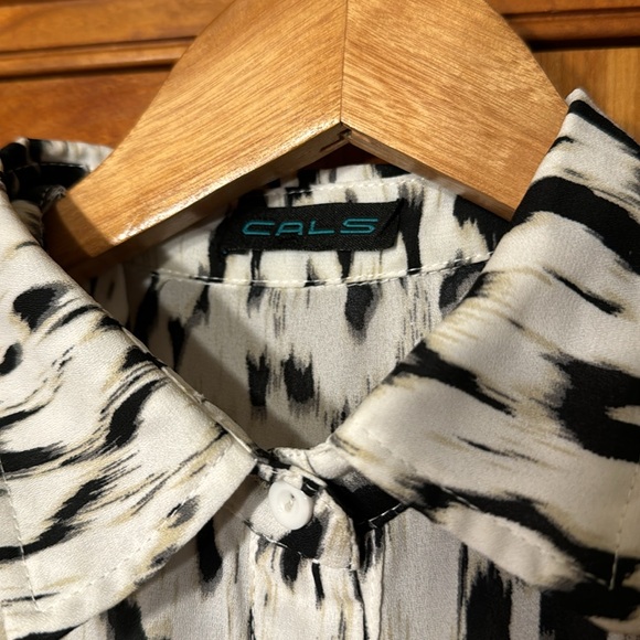 Cals - romper - fits like S - 100% polyester. - Picture 2 of 4